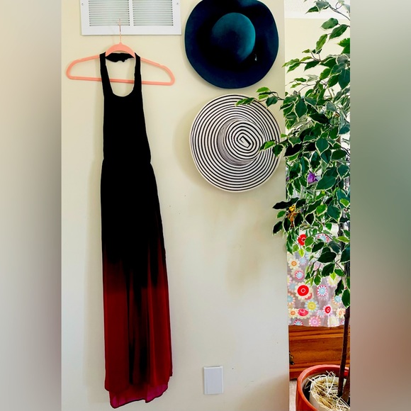 It’s very sexy Zara chiffon/dres w/slits on the side.Great for wedding,summer👗 - Picture 1 of 4